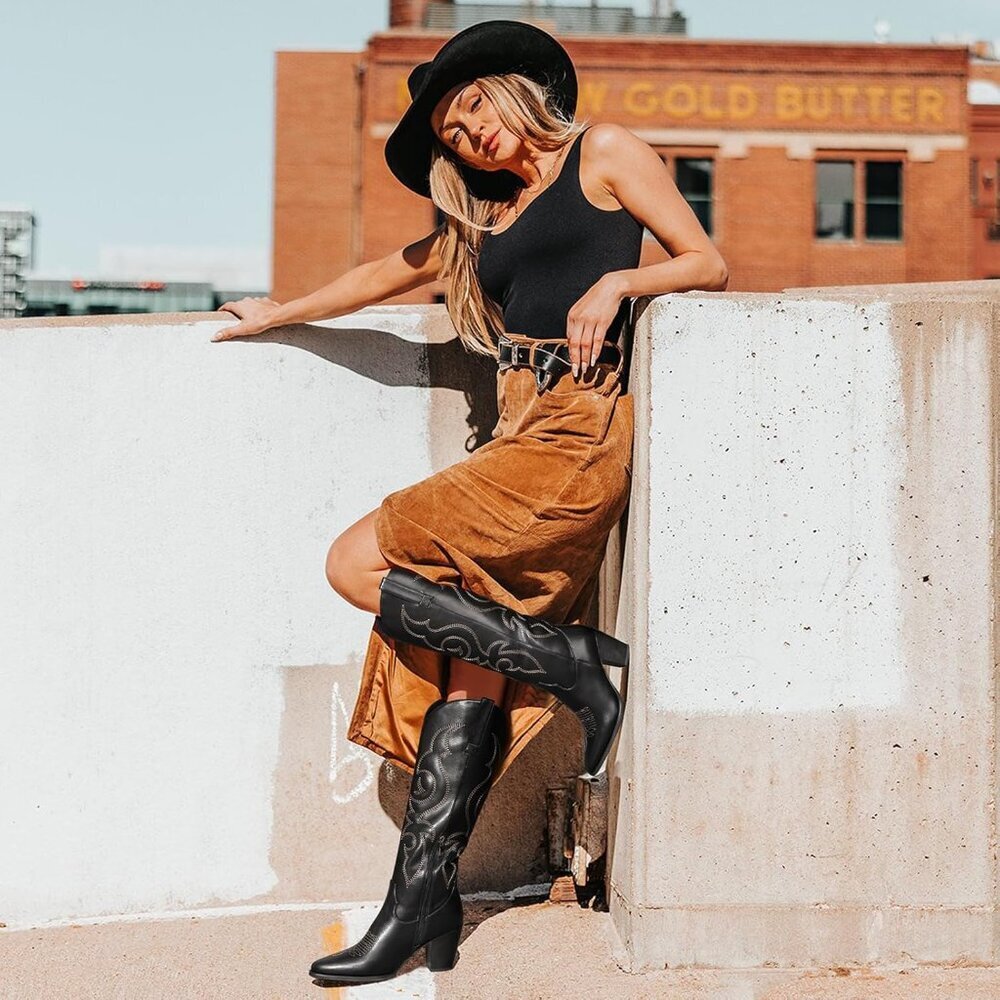 Women's Black Western Knee High Side Zipper Pointed Toe Block Heel Boots - Picture 3 of 6